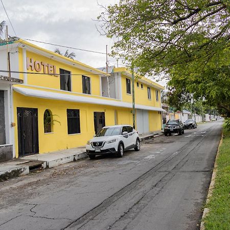 Oyo Hotel Marias,Aeropuerto Internacional De 체투말 외부 사진