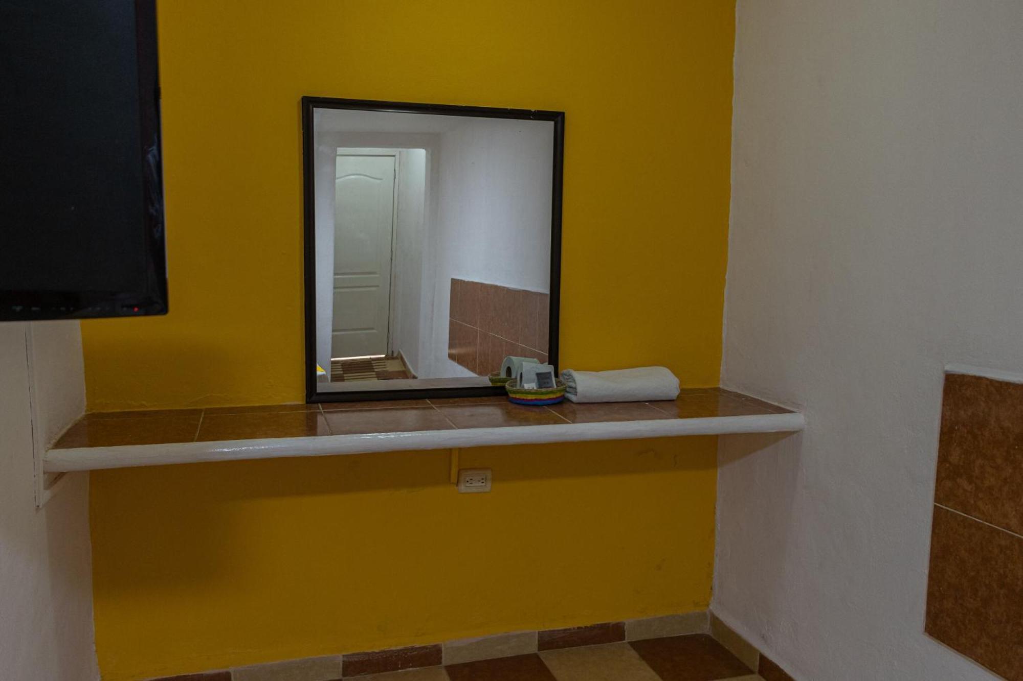 Oyo Hotel Marias,Aeropuerto Internacional De 체투말 외부 사진