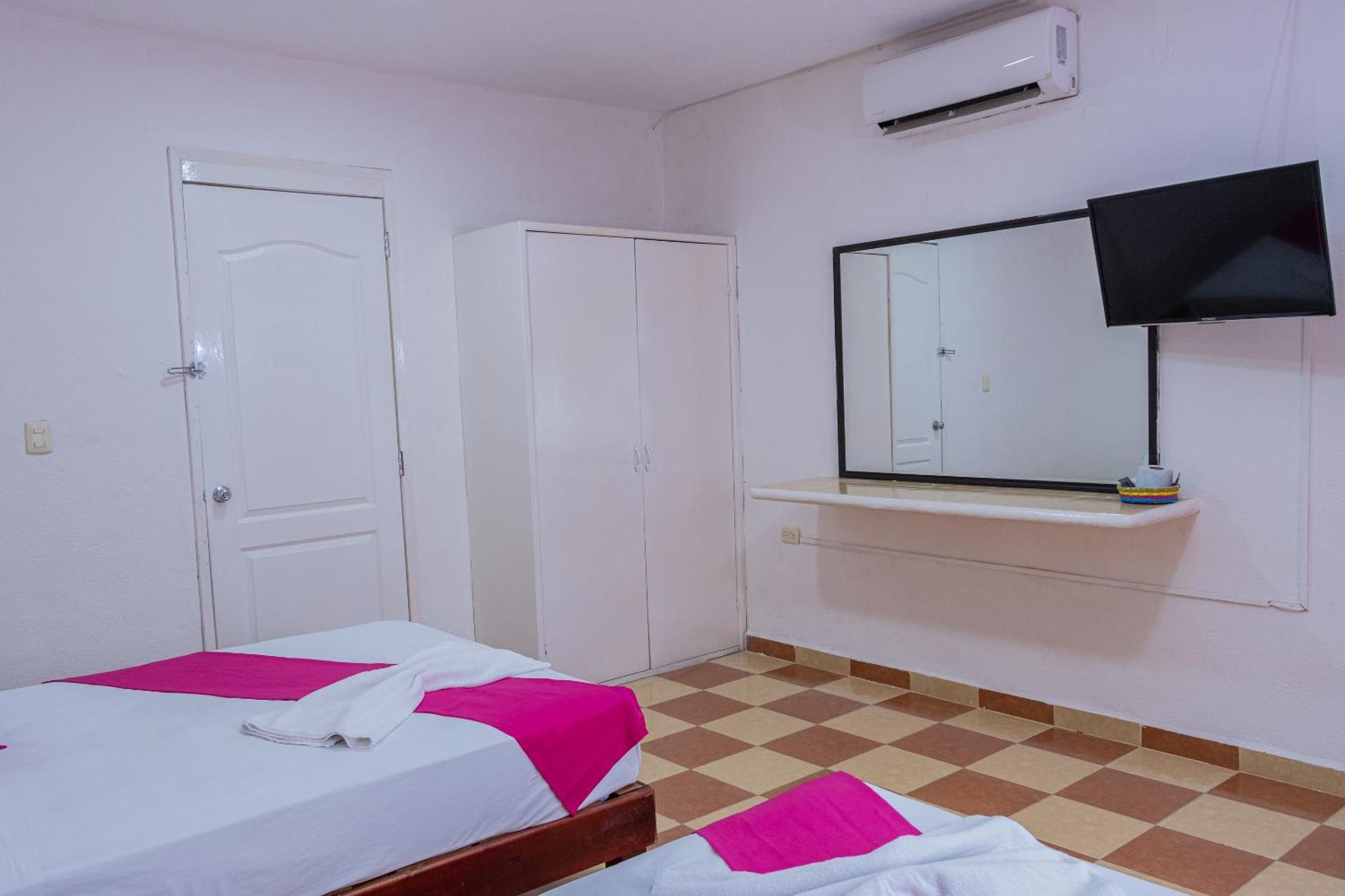 Oyo Hotel Marias,Aeropuerto Internacional De 체투말 외부 사진