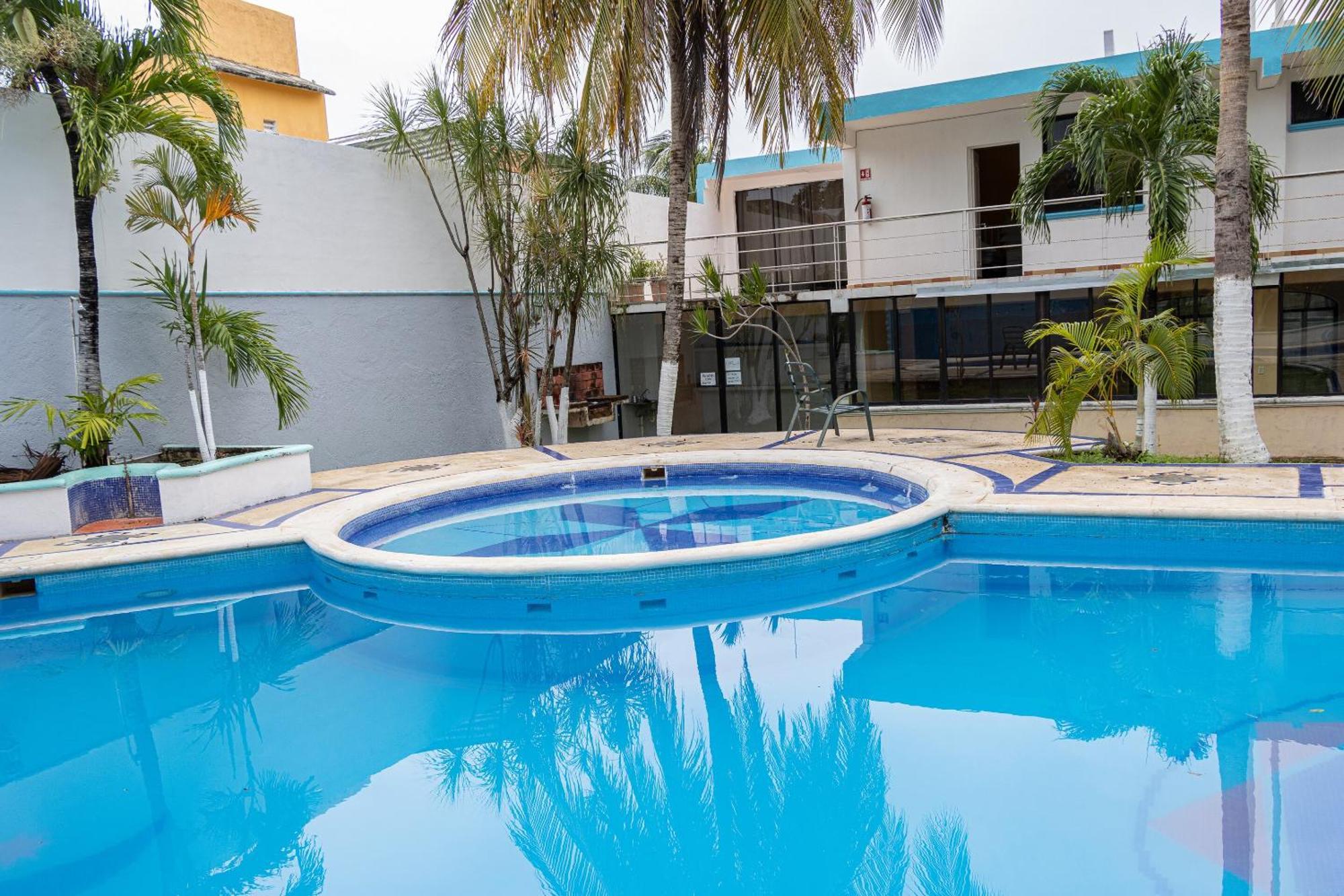 Oyo Hotel Marias,Aeropuerto Internacional De 체투말 외부 사진