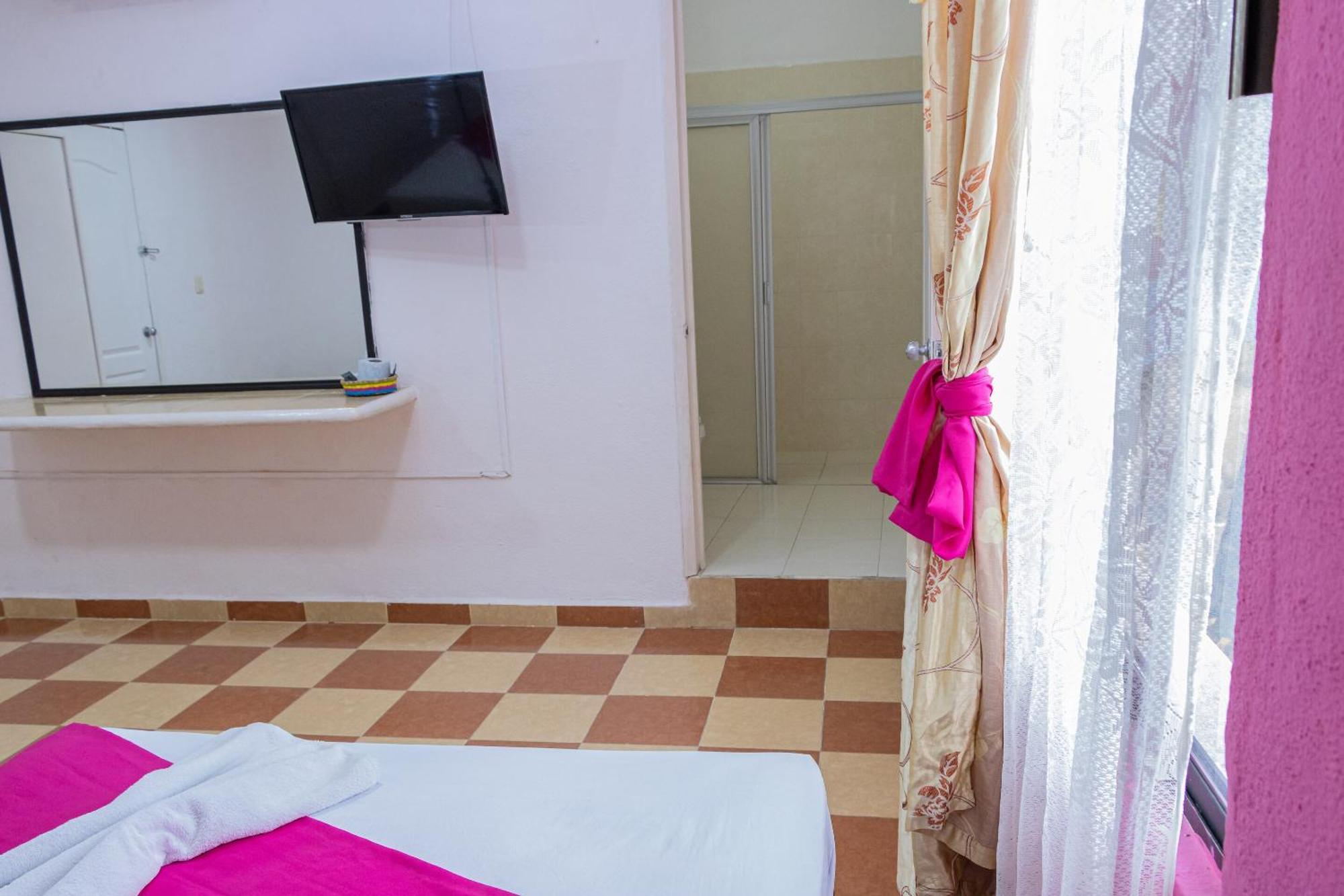 Oyo Hotel Marias,Aeropuerto Internacional De 체투말 외부 사진