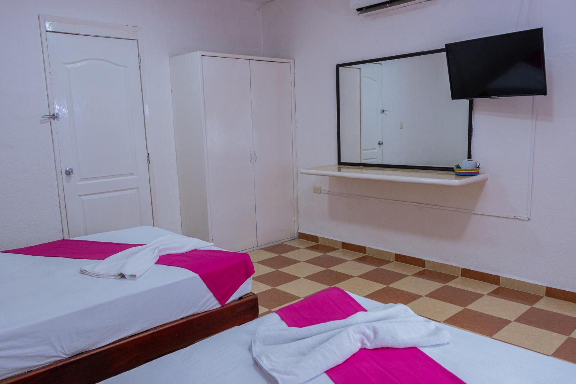 Oyo Hotel Marias,Aeropuerto Internacional De 체투말 외부 사진