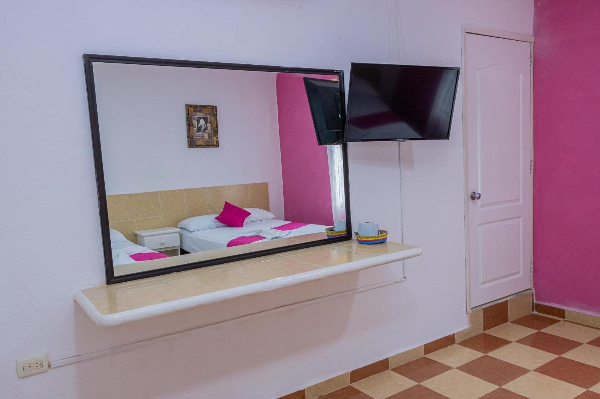 Oyo Hotel Marias,Aeropuerto Internacional De 체투말 외부 사진