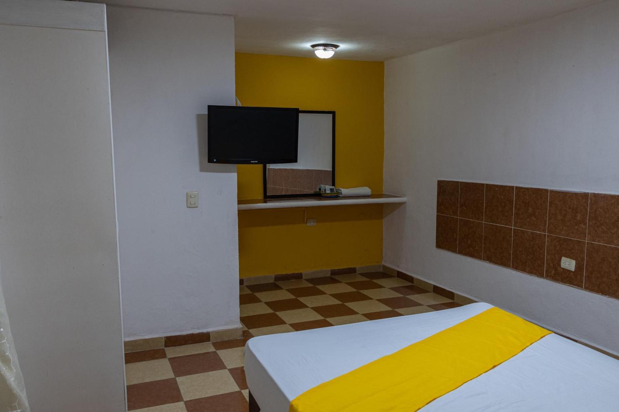 Oyo Hotel Marias,Aeropuerto Internacional De 체투말 외부 사진