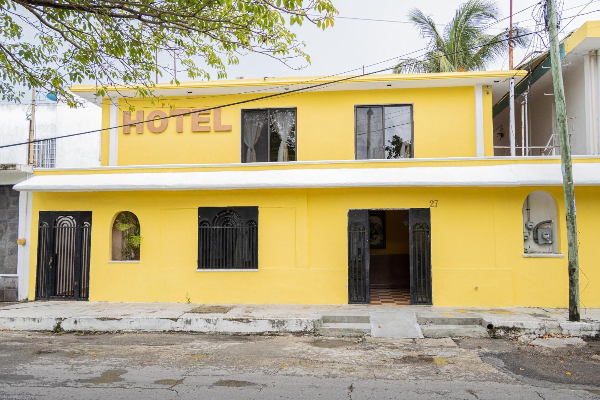 Oyo Hotel Marias,Aeropuerto Internacional De 체투말 외부 사진