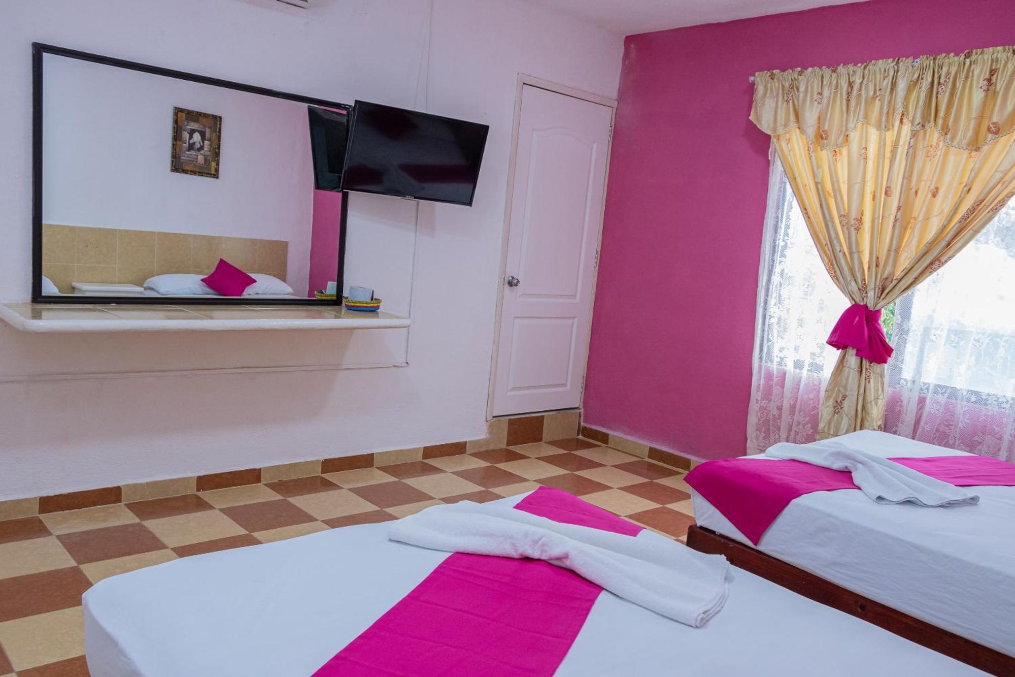 Oyo Hotel Marias,Aeropuerto Internacional De 체투말 외부 사진